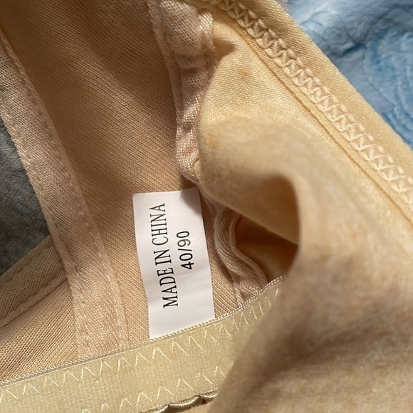 2 Daisy Bras - Picture 7 of 7